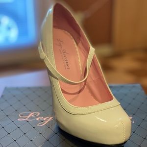 What do women want? Shoes 👠